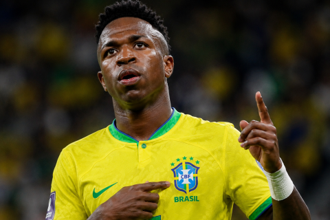 Vinícius Júnior: muito além dos gols, uma voz contra o racismo no futebol.