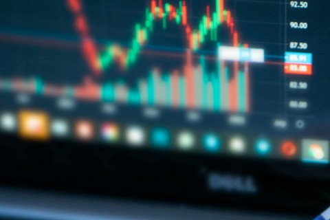 Ibovespa fecha em alta apoiado pelo cenário externo e recuperação global dos mercados