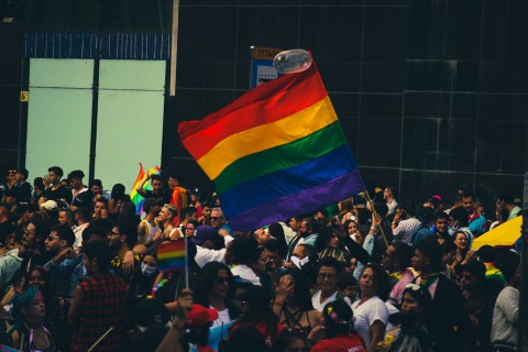 Opinião | Criticar é um direito. Desrespeitar quem constrói a Parada é um erro.
